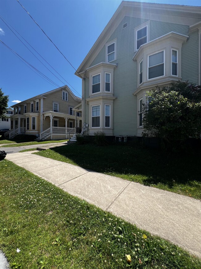 Building Photo - 26 6th St