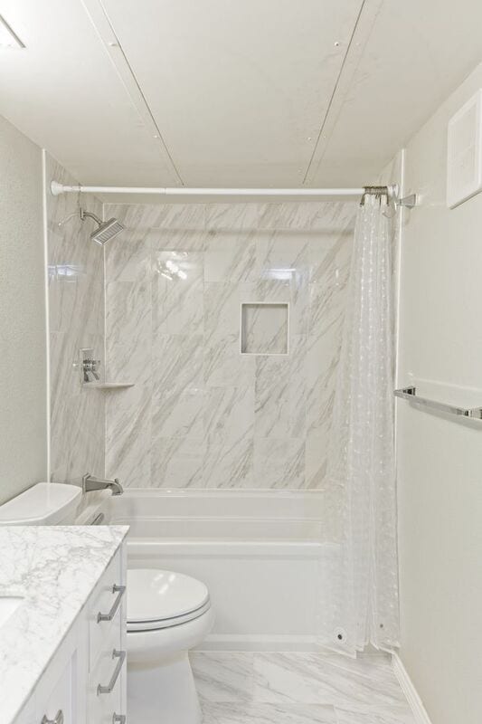 Building Photo - 10590 High Hollows Dr