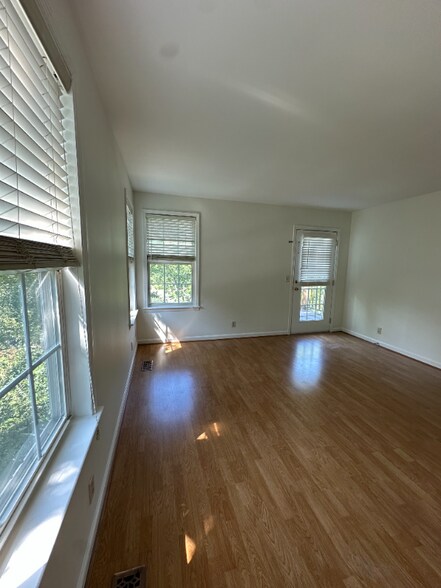 Building Photo - 1808B Ashwood Ave