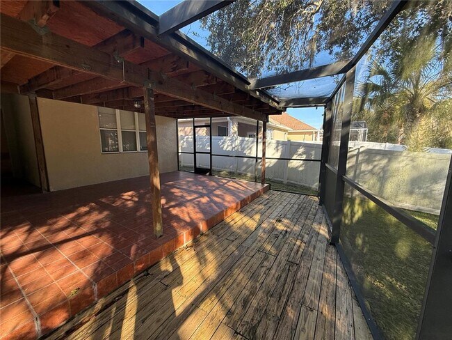 Building Photo - 1976 Willow Wood Dr