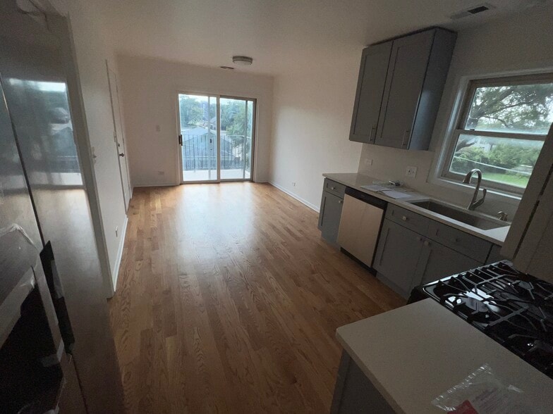 Kitchen - 2833 Auxplaines Ave