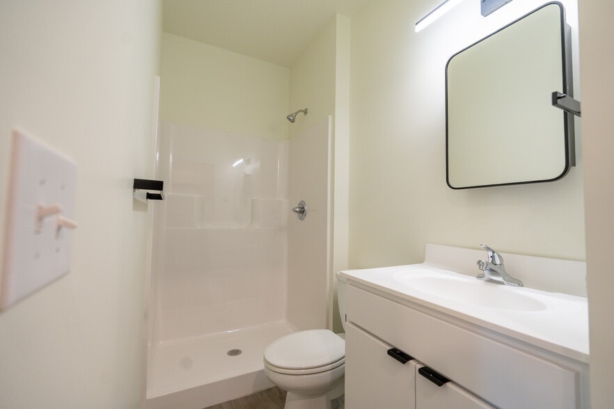 Building Photo - 2718 Grand Ave S