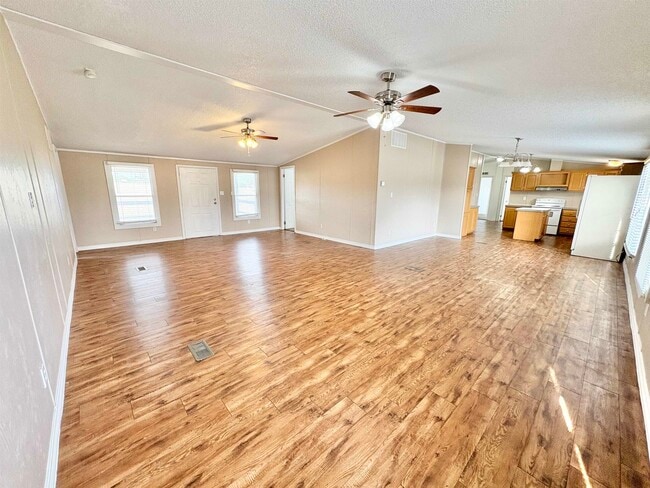 Building Photo - 285 CR 112