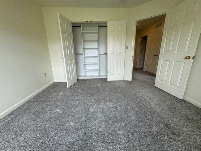 Building Photo - THREE BEDROOM TOWNHOUSE- East Penn Schools