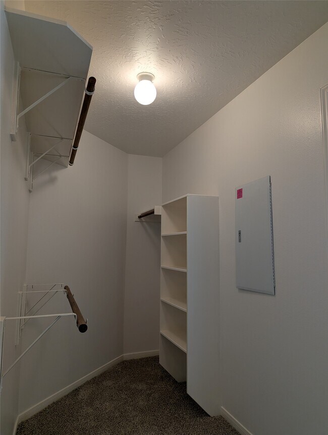 Building Photo - 5618 Savannah Woods Ln