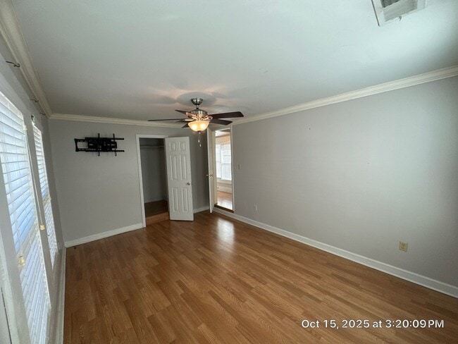 Building Photo - RHODES AREA 4 Bedroom /2.5 Bath House! Gorgeous New Floors