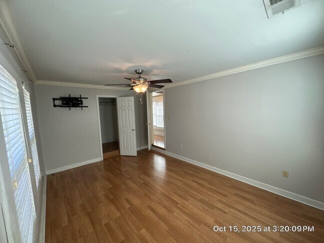Building Photo - RHODES AREA 4 Bedroom /2.5 Bath House! Half off of your FIRST MONTH Rent!!!