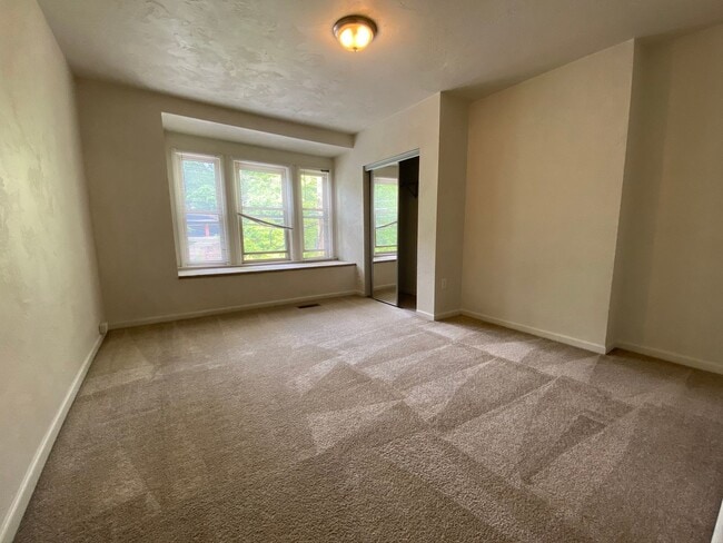 Building Photo - 2BR Townhouse with Fully Equipped Kitchen & W/D Included! Great Location! Call Now!