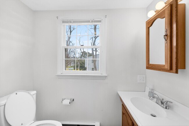 Building Photo - 10 Dewolf Ave