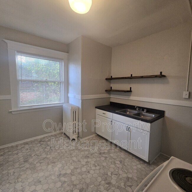 Building Photo - 424 Lafayette Ave SE