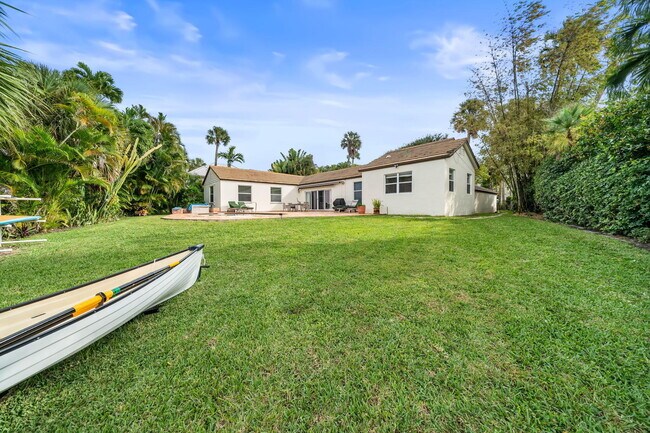 Building Photo - 49 River Dr