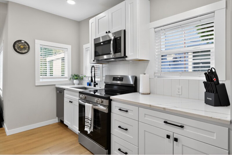 Building Photo - 8140 9th Ave SW