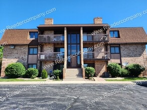 Building Photo - 2 Bedroom / 1 Bath Condo