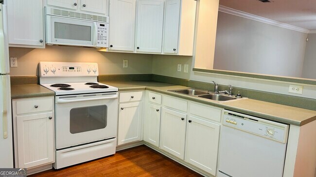 Building Photo - 1035 Barnett Shoals Rd