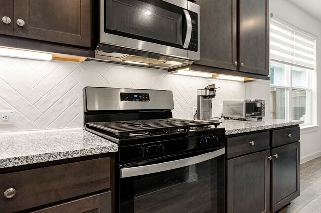 Building Photo - 33142 School Hl Rd