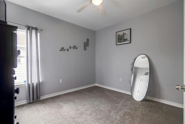 Building Photo - 2109 Maxwell Ln