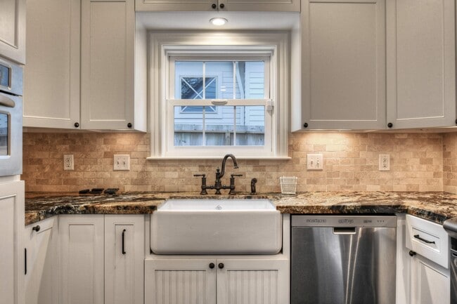 Building Photo - 5912 Auden St