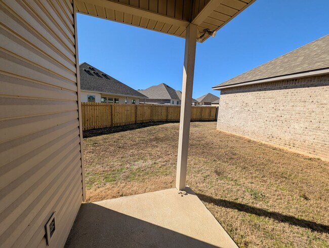 Building Photo - Legacy Pointe 3/3 Charmer