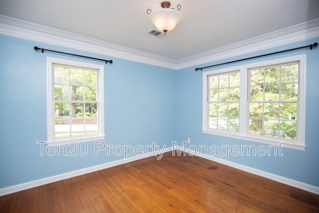 Building Photo - 1706 Wells Dr