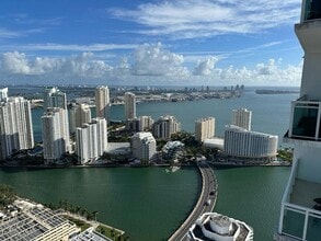 Building Photo - 950 Brickell Bay Dr