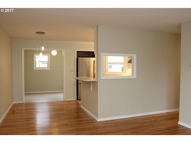 Building Photo - Charming Saint John's home with Washer/Dryer, Fenced Yard, Garage