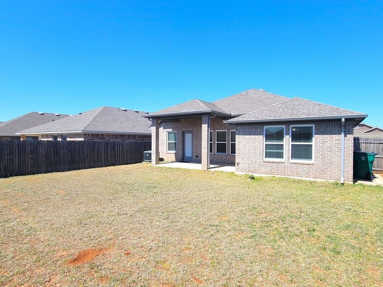 Building Photo - 18641 Cantar Dr