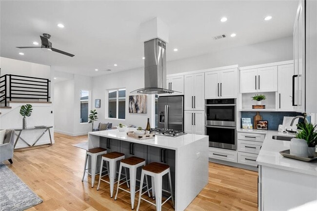 Building Photo - 147 Hutchinson St NE