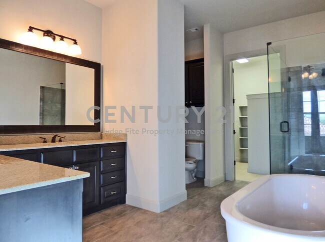 Building Photo - Beautiful 2/2.5 in Carrollton-Farmers Branch ISD For Rent!