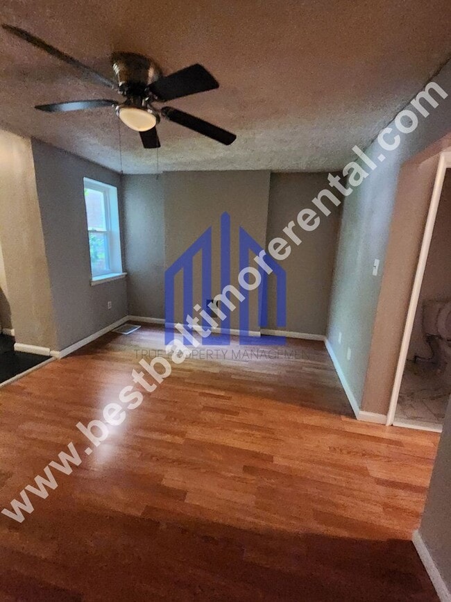 Building Photo - Spacious 3 Bedroom in East Baltimore