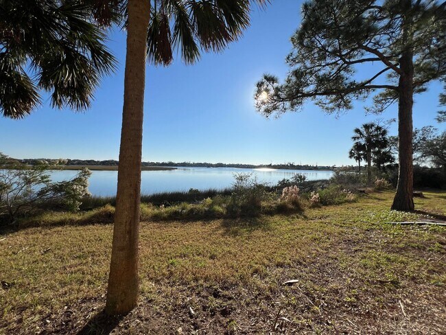 Building Photo - Gorgeous 3BD/2BA Waterfront Corner Unit in Gated Community!