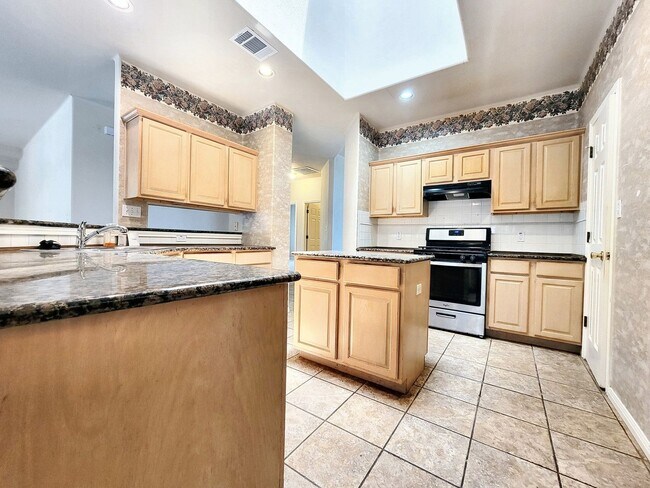 Building Photo - 3/BR, 2/BA Home with Spacious Layout & Lar...