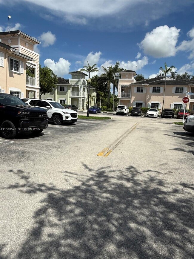 Building Photo - 373 NE 26th Pl