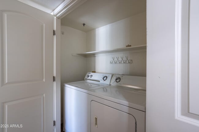 Building Photo - 2025 E Campbell Ave