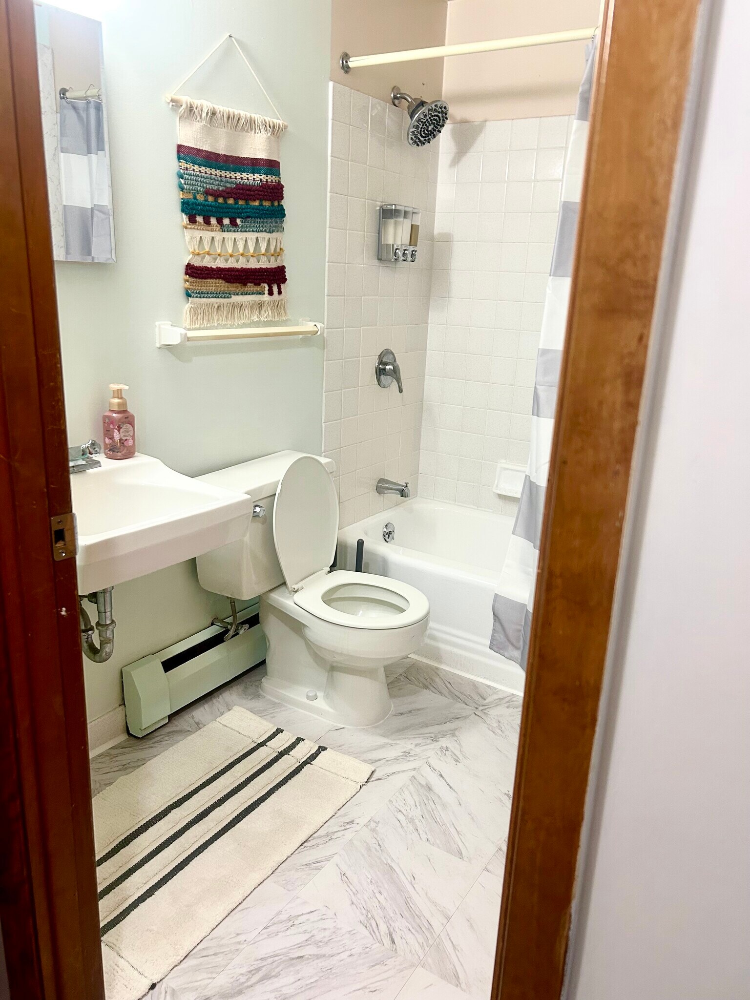 Building Photo - 305 17th St NE