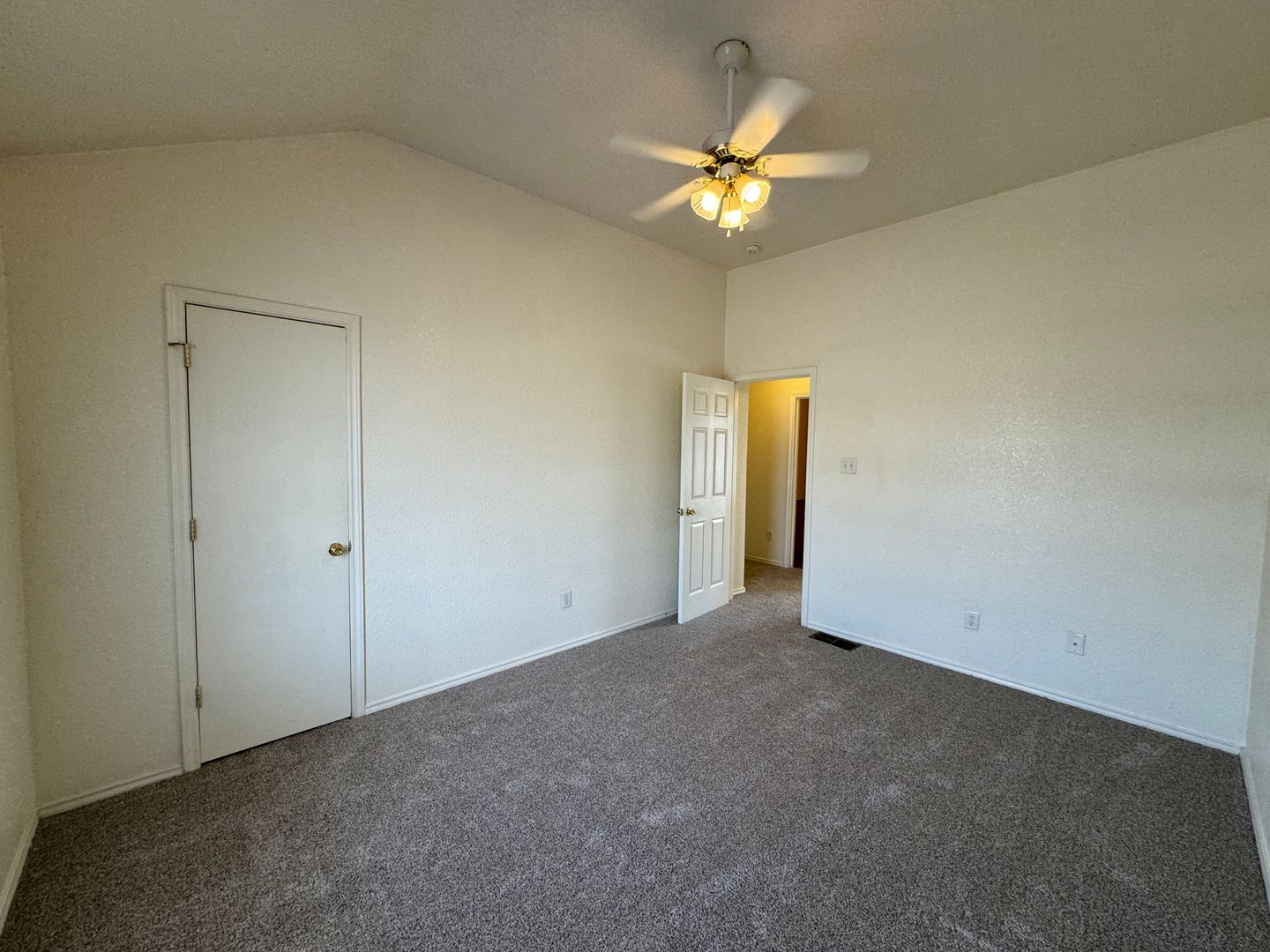 Building Photo - 4407 Jeff Scott Dr