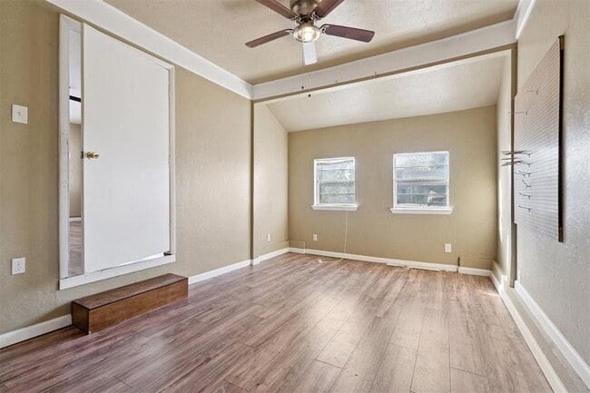 Building Photo - 317 E Key Blvd