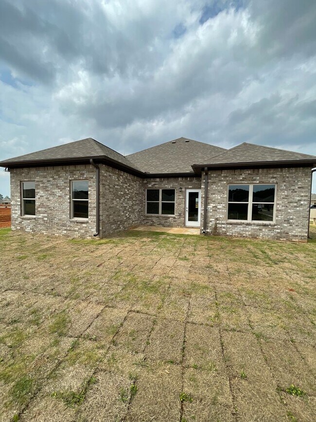 Building Photo - Home for Rent in Meridianville, AL!!! Avai...
