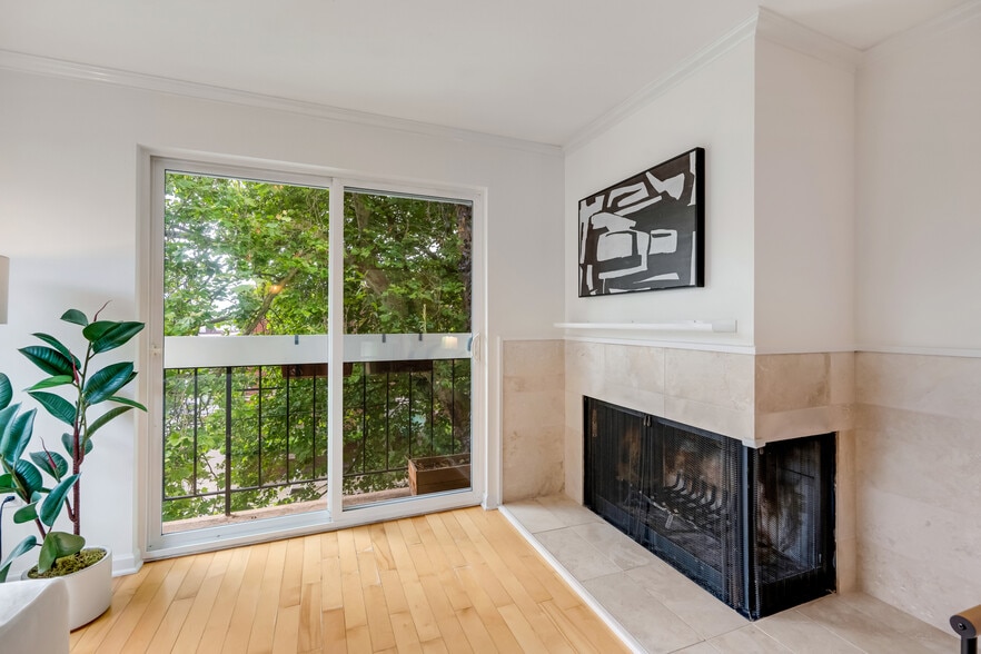 Living Room/Fireplace - 202 W Olympic Pl