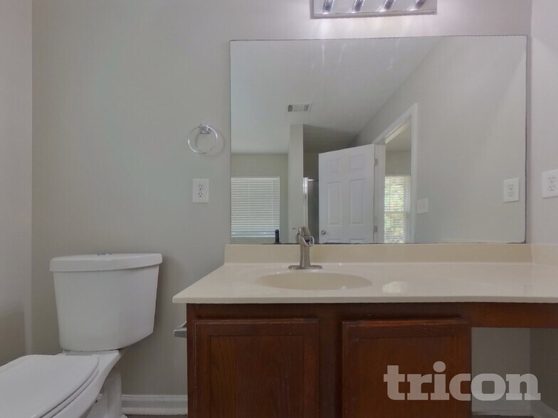 Building Photo - 401 Silver Spring St