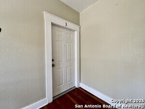 Building Photo - 1535 W Woodlawn Ave