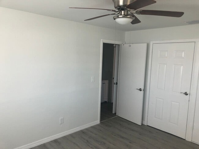 Building Photo - Tudor Dr Duplex