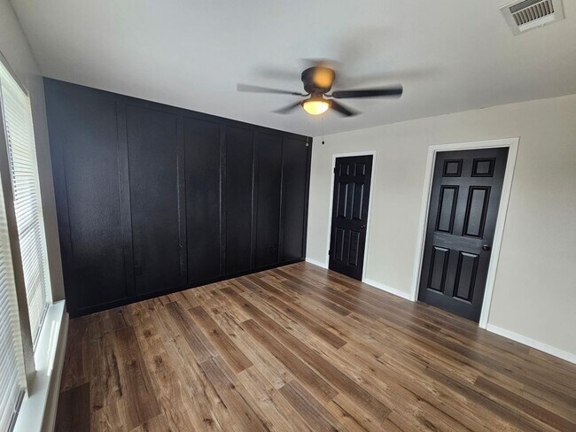 Building Photo - 2 Bedroom 2 bath for lease