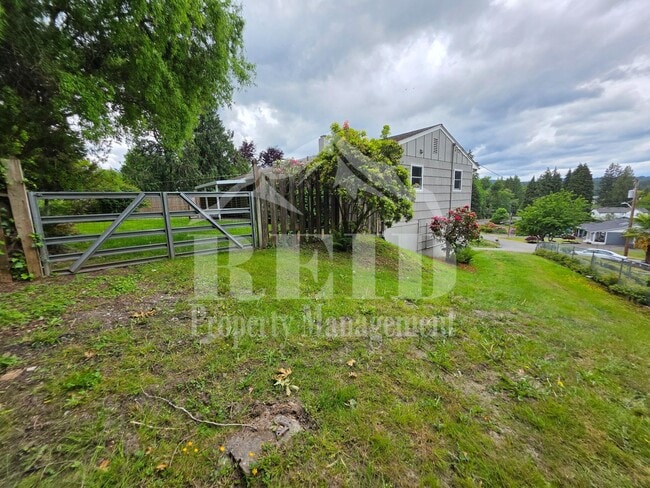 Building Photo - Central Kitsap Home with Large Fenced Yard Close to Shopping, Base, & Kitsap Lake