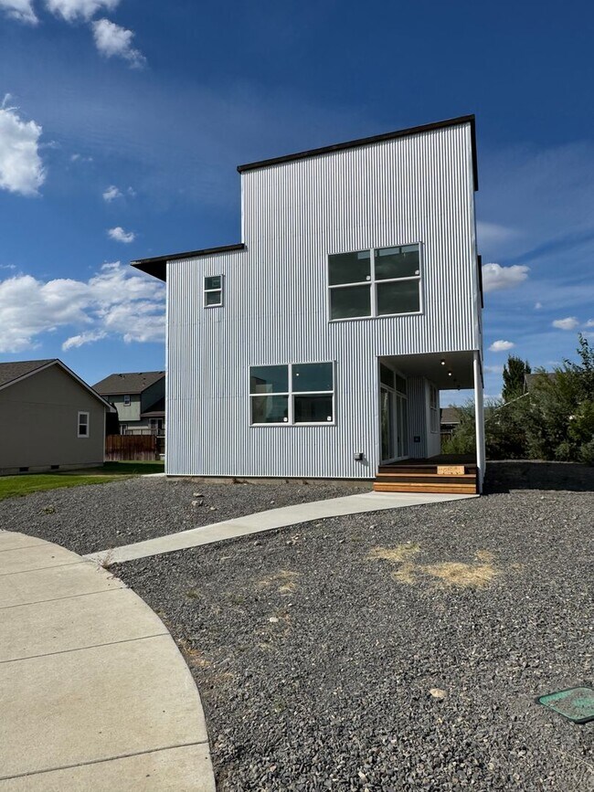 Building Photo - 405 Windsor Court