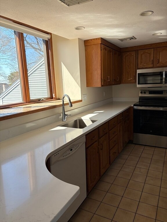 Building Photo - 98 Rockland St