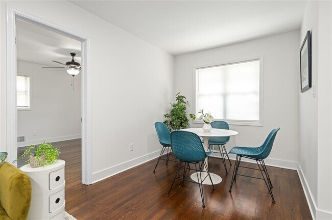 Building Photo - 1437 Vesta Ave