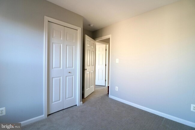 Building Photo - 2581 Sutters Mill Dr