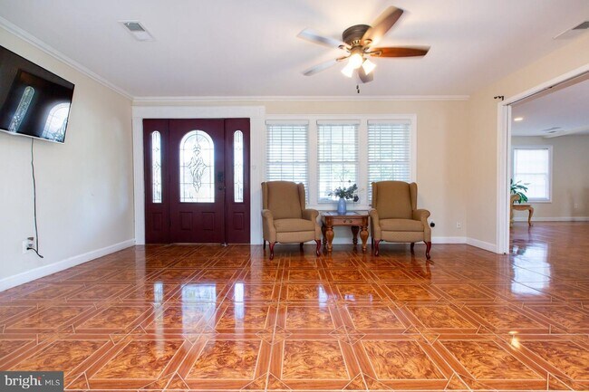 Building Photo - 303 Lincoln Ave