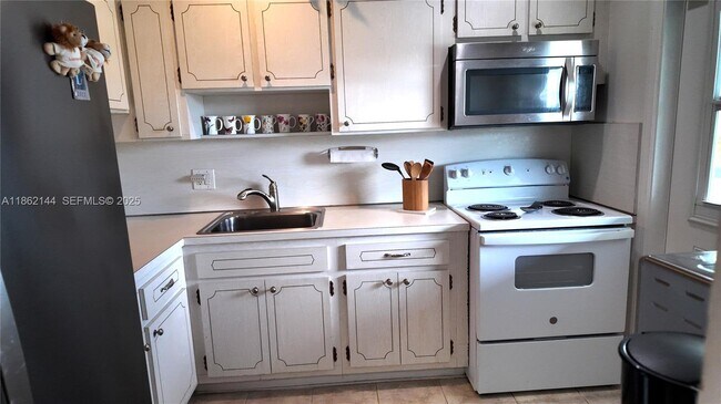 Building Photo - 5200 Washington St