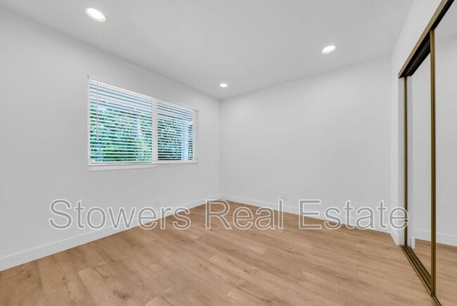 Building Photo - 216 Joaquin Dr